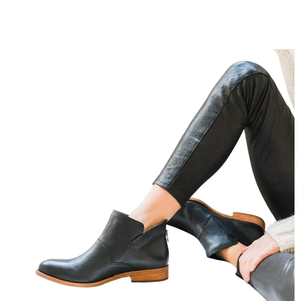 Kork-Ease Velma Ankle Boots Womens 9M Black Excellent Leather Back Zip Low Heel